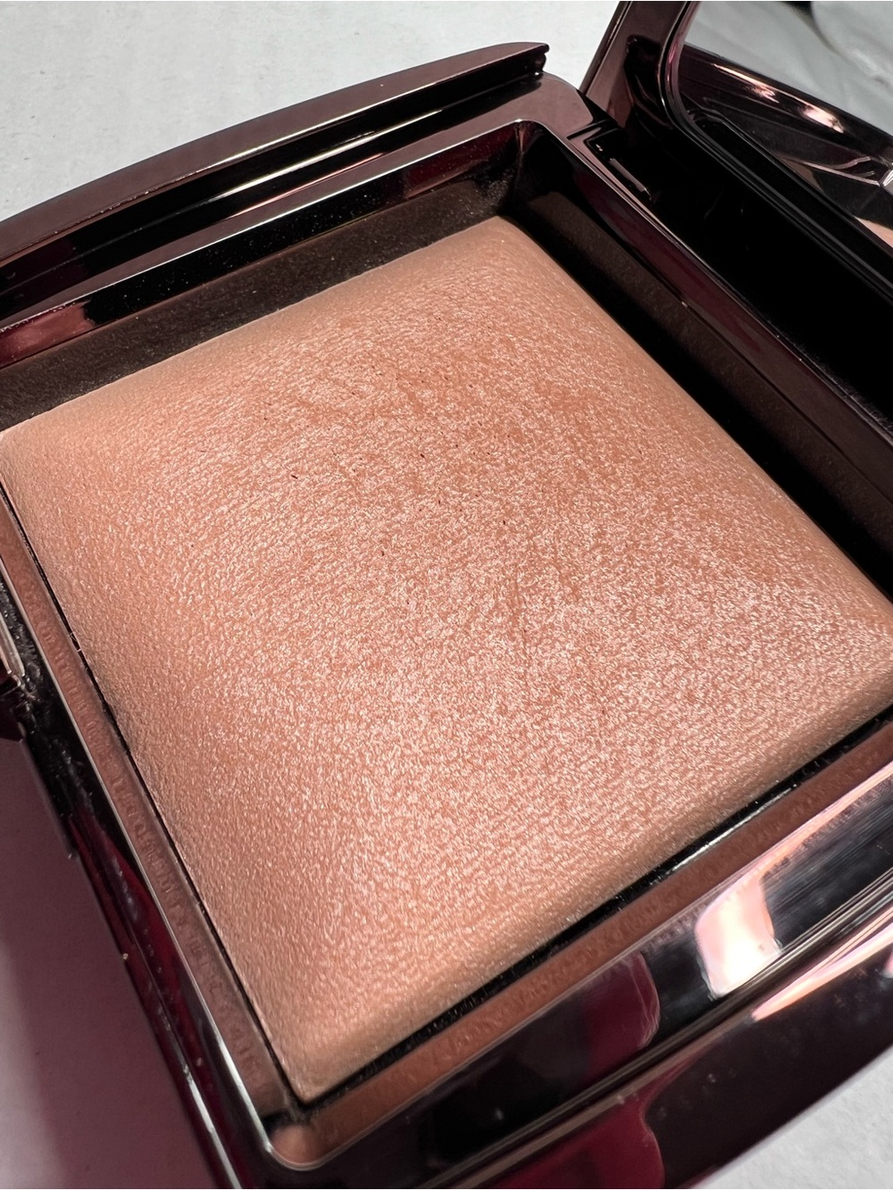 Hourglass Ambient Lighting Finishing Powder